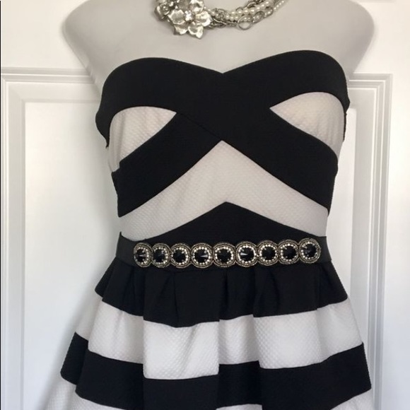CALS SUPER CUTE BLACK & WHITE DRESS 👗 - Picture 4 of 5